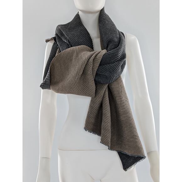 14th & Union Oversized Reversible Scarf - Picture 7 of 8